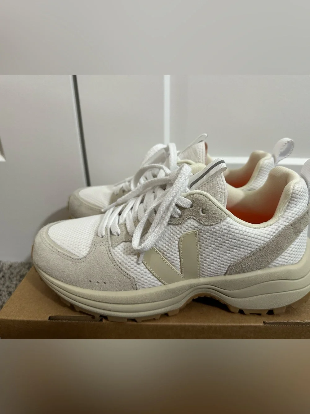 Veja Venturi Alveomesh Sneakers in Cream and White - Picture 4 of 7